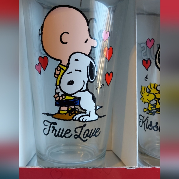 Peanuts Valentine’s Day Pint Glasses Set of 4 - Picture 3 of 5